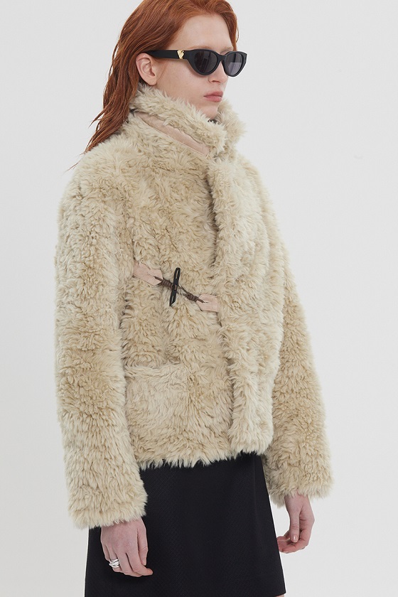 LIE(라이)가 26FW 시즌을 통해 프리미엄 아웃도어 브랜드 인수스와의 협업을 3번째 시즌으로 이어간다.고 밝혔다