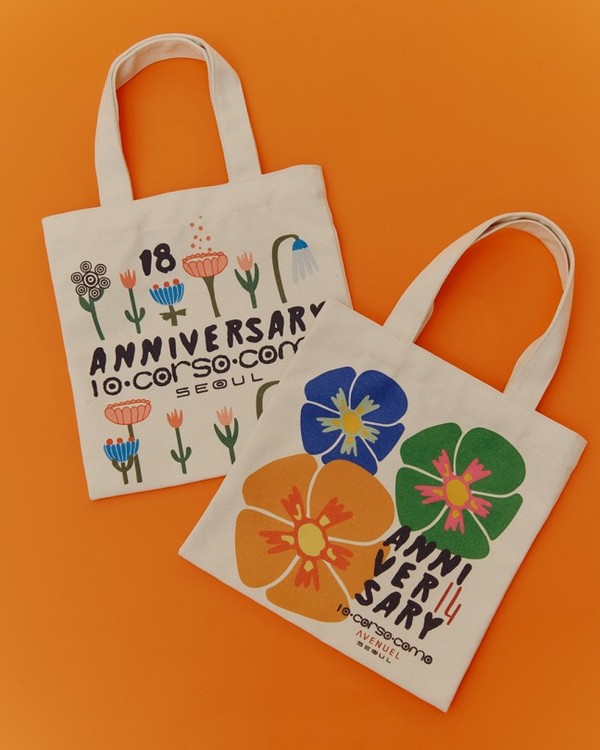 10 꼬르소 꼬모 서울 18주년 기념 에코백(사진 = 삼성물산)