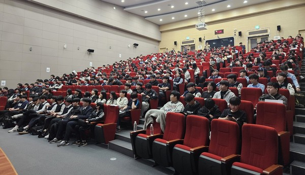 인천광역시는 3월 31일 인천경제자유구역청에서 '2026년 인천형 직업교육 혁신지구 반도체분야 기업설명회'를 개최했다(사진 = 인천시)