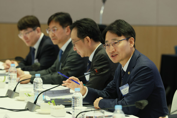 임광현 국세청장이 2일 FKI타워 컨퍼런스센터에서 열린 '국세청장 초청 경제계 소통 간담회'에 참석해 인사말을 하고 있다(사진 = 한경협)