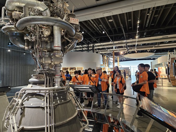 지난 해 떠난 '해외항공우주캠프' 현장 탐방 모습(사진 = 영등포구)